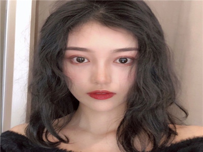 商务旅行和女老板的帽子,女老板帽子引发职场形象热议-1